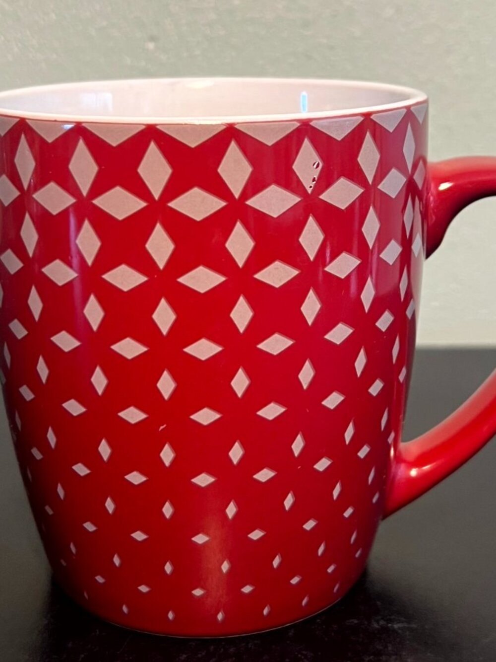 DesignPac Red Ceramic Coffee Mug Gray Geometric Diamond Pattern Large 18oz Cup